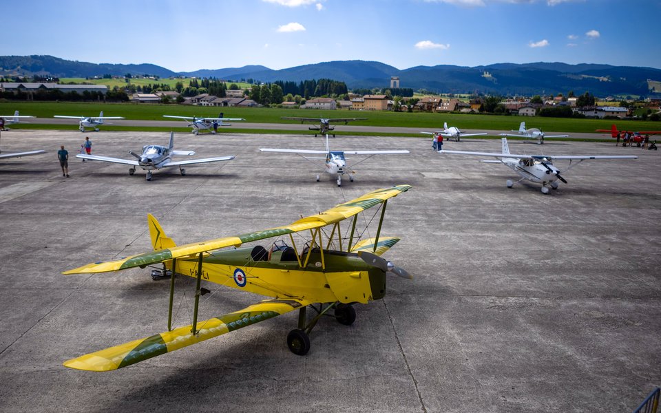 Aerei in sosta all'aeroporto di Asiago