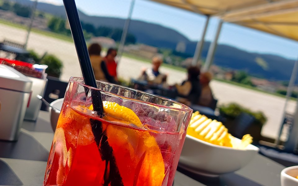 spritz patatine e chiacchiere al sole w